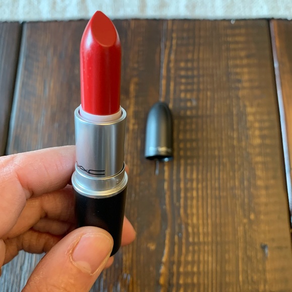 NWT MAC Lustre Lipstick in Lady Bug - Picture 8 of 9